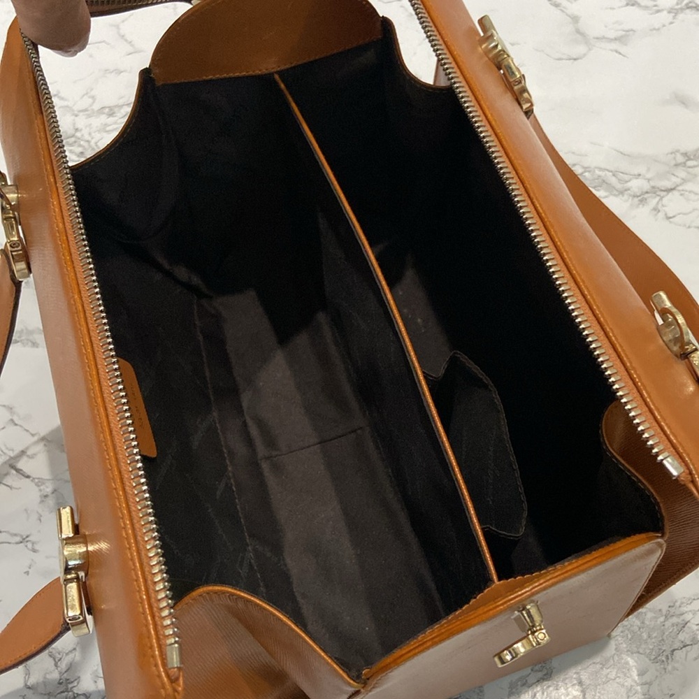 Vintage rare SALVATORE FERRAGAMO Gancini crossbody/handbag - Picture 5 of 12